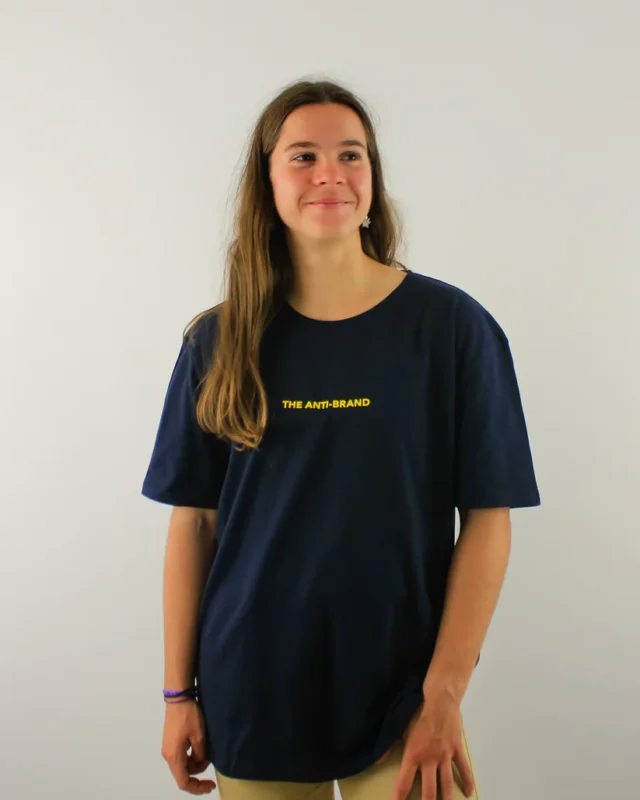 The Anti-Brand Moda sostenible y consciente 5 Camisetaalgodonorganicaazul